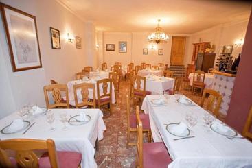پانسیون Hostal Miguel Y Juani