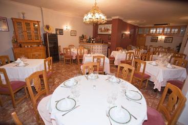 پانسیون Hostal Miguel Y Juani