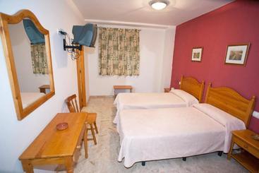 پانسیون Hostal Miguel Y Juani