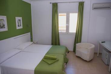 پانسیون Hostal Victoria Mar