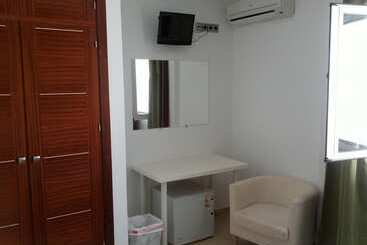 پانسیون Hostal Victoria Mar