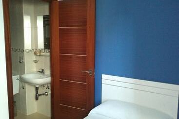 پانسیون Hostal Victoria Mar