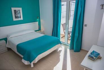 پانسیون Hostal Victoria Mar