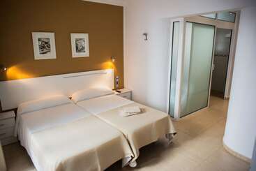 پانسیون Hostal Victoria Mar