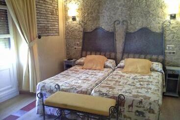پانسیون Hosteria Solar De Tejada