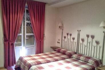 پانسیون Hosteria Solar De Tejada