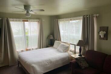 旅馆 Sea Breeze Court