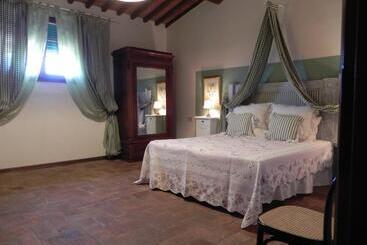 هتل Agriturismo Le Ginestruzze