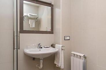 پانسیون Hostal Don Rodrigo