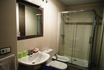 پانسیون Hostal Don Rodrigo