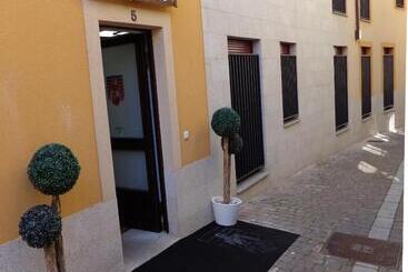 پانسیون Hostal Don Rodrigo