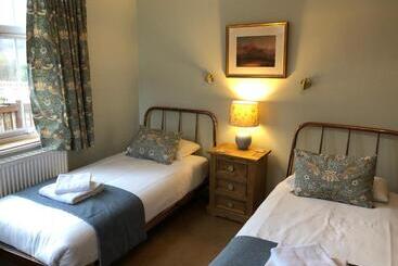 بنسيون Tigh Na Cheo