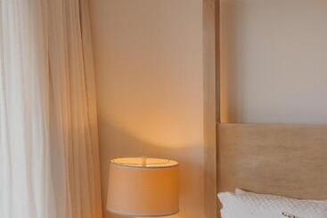 The Bannister Hotel & Yacht Club By Mint