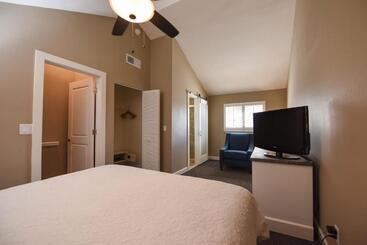 Общежитие Waterside Suites And Marina