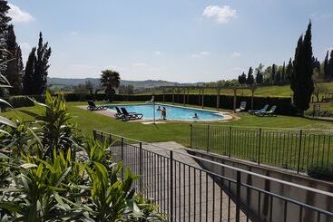 هتل Agriturismo Fattoria Rozzalupi