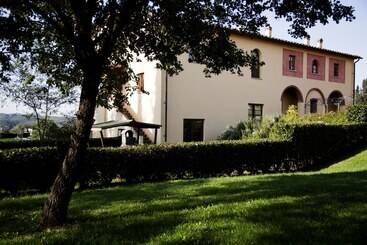 هتل Agriturismo Fattoria Rozzalupi