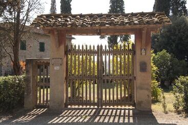 هتل Agriturismo Fattoria Rozzalupi