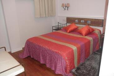 پانسیون Hostal Doña Blanca