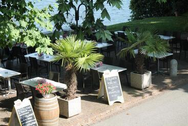 ペンション Osteria Battello