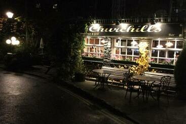 旅馆 Churchills Inn & Rooms