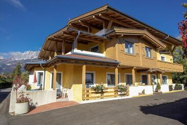 阿利蒙特浪漫公寓酒店 - Sankt Johann In Tirol