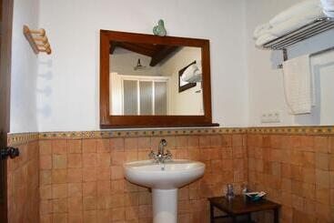 Apartamentos Turísticos   Hostal Los Alisos