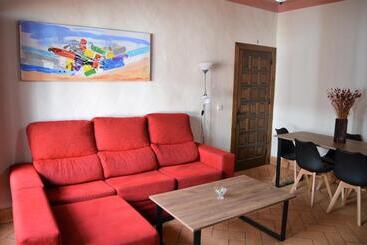 Apartamentos Turísticos Hostal Los Alisos
