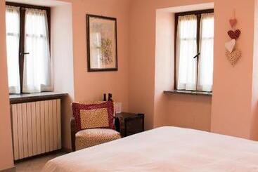 تختخواب و صبحانه L'aromatario