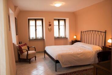 تختخواب و صبحانه L'aromatario
