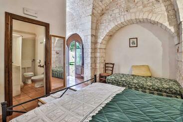 هتل Masseria Casina Vitale