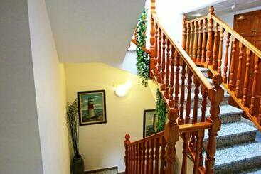 پانسیون Hostal Brisamar