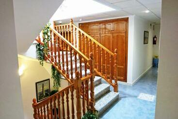 پانسیون Hostal Brisamar