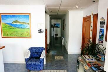 پانسیون Hostal Brisamar