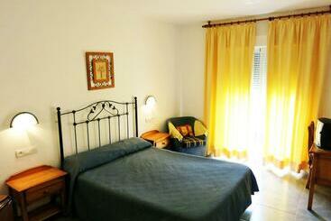 پانسیون Hostal Brisamar