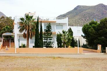 پانسیون Hostal Brisamar