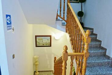 پانسیون Hostal Brisamar