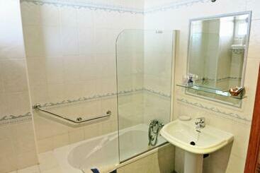 پانسیون Hostal Brisamar