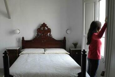 پانسیون Hostal Cal Pla