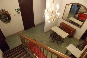 پانسیون Hostal Cal Pla