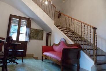 پانسیون Hostal Cal Pla