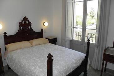 پانسیون Hostal Cal Pla