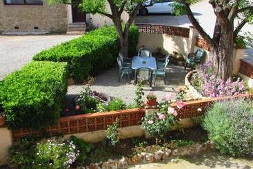 پانسیون Hostal Can Bassalis