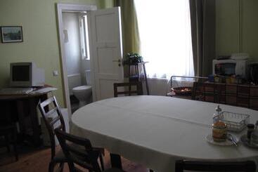 پانسیون Kastani Home Accommodation