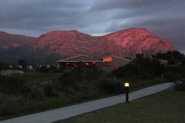 پانسیون Mulligans Guest Lodge