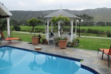 پانسیون Mulligans Guest Lodge