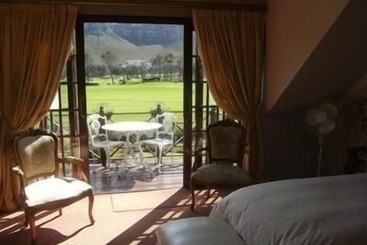 پانسیون Mulligans Guest Lodge
