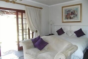 پانسیون Mulligans Guest Lodge