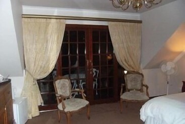 پانسیون Mulligans Guest Lodge