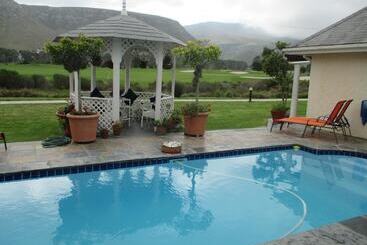 پانسیون Mulligans Guest Lodge