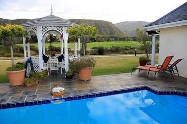 پانسیون Mulligans Guest Lodge